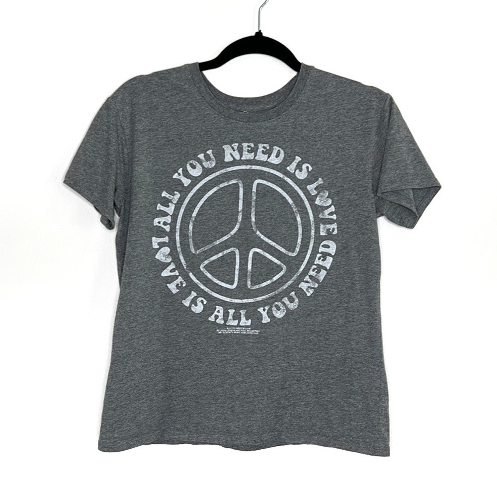 All You Need Is Love Peace Sign gray tee size Small